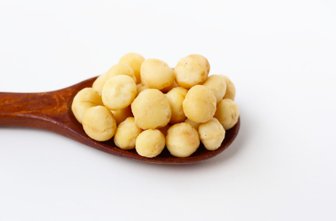 Roasted Macadamia Nuts vs. Raw: What Nutritionists Want You to Know